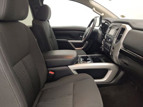 Used 2019 Nissan Titan SV w/ SV Convenience Package AWD/4WD image 21