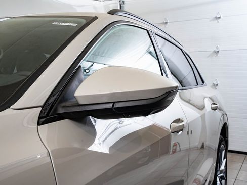 Used 2021 Audi e-tron Prestige w/ Prestige Package image 17