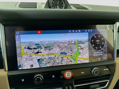 Certified 2026 Porsche Macan image 16