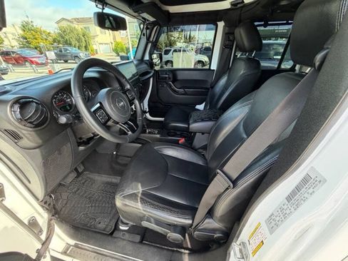 Used 2015 Jeep Wrangler Unlimited Sahara AWD/4WD image 13