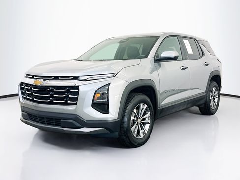 Used 2025 Chevrolet Equinox LT AWD/4WD image 3