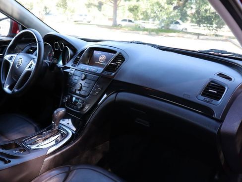 Used 2012 Buick Regal Premium image 17
