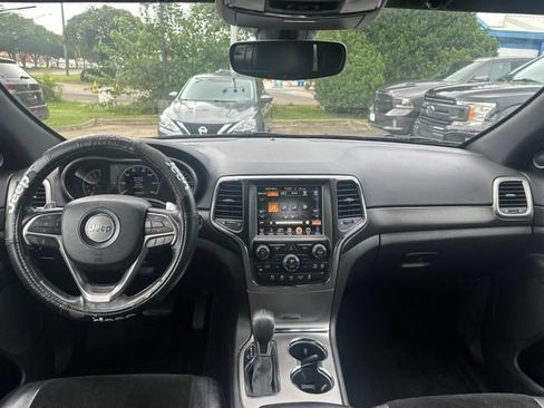 Used 2017 Jeep Grand Cherokee Altitude AWD/4WD image 10