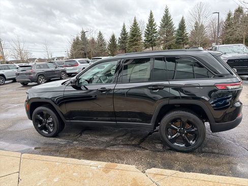 Certified 2024 Jeep Grand Cherokee Altitude AWD/4WD image 5