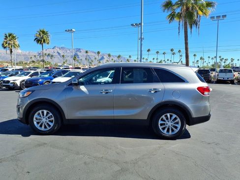 Used 2017 Kia Sorento LX image 10