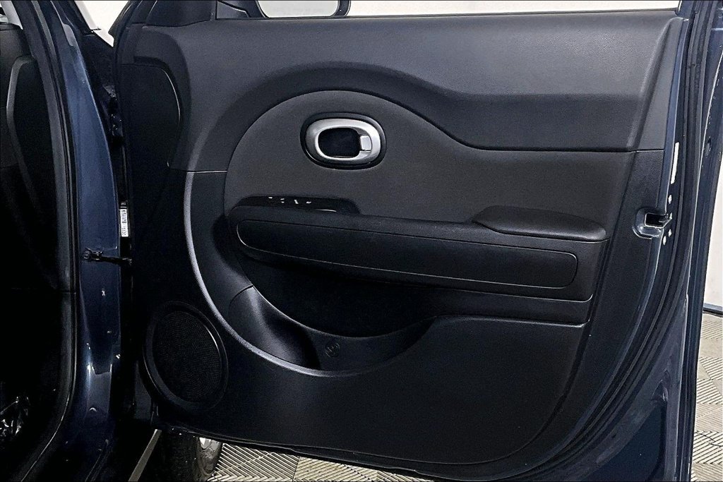 Used 2016 Kia Soul + FWD image 22