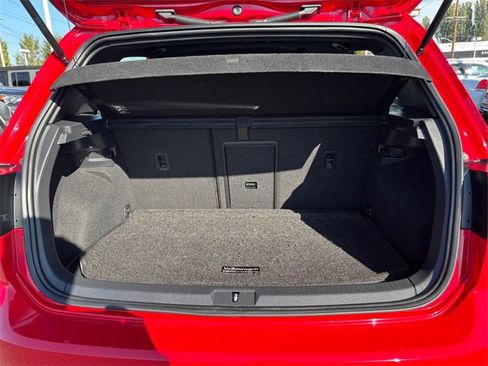 Used 2018 Volkswagen GTI SE image 28