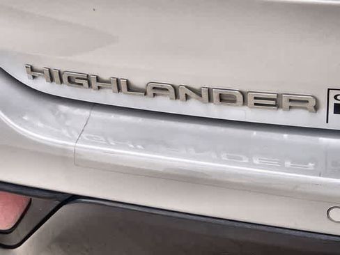 Used 2023 Toyota Highlander Limited FWD image 8