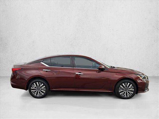 Used 2023 Nissan Altima 2.5 SV AWD/4WD image 4