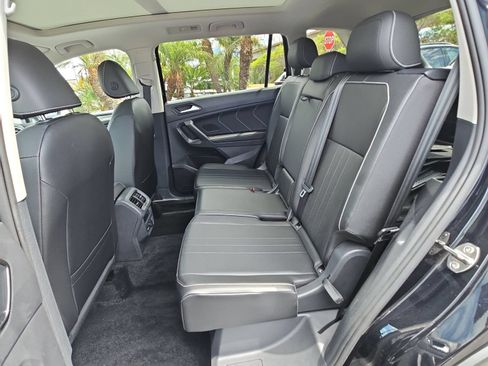 Used 2023 Volkswagen Tiguan SE w/ Panoramic Sunroof Package FWD image 13