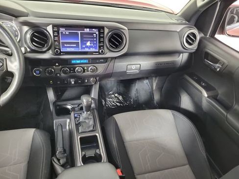 Used 2022 Toyota Tacoma TRD Sport w/ Technology Package AWD/4WD image 17