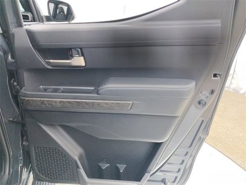 Used 2025 Toyota Tacoma Limited image 43