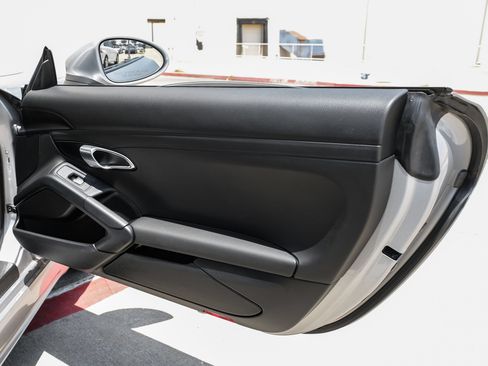 Used 2019 Porsche 718 Cayman RWD image 32