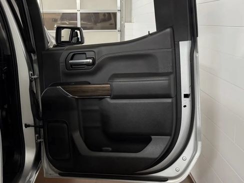 Used 2019 Chevrolet Silverado 1500 LT Trail Boss AWD/4WD image 34
