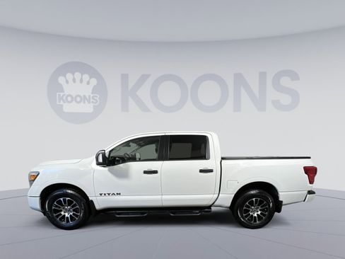 Used 2024 Nissan Titan SV w/ SV Convenience Package image 2