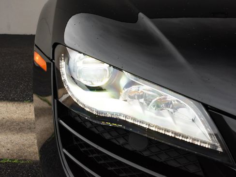 Used 2010 Audi R8 V10 image 22