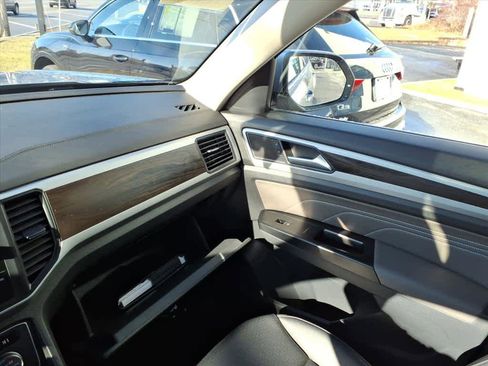 Used 2021 Volkswagen Atlas SE w/ Panoramic Sunroof Package image 17