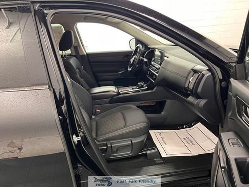 Used 2025 Nissan Pathfinder SV FWD image 37