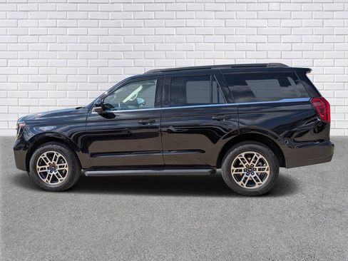 Used 2025 Ford Expedition Active AWD/4WD image 2
