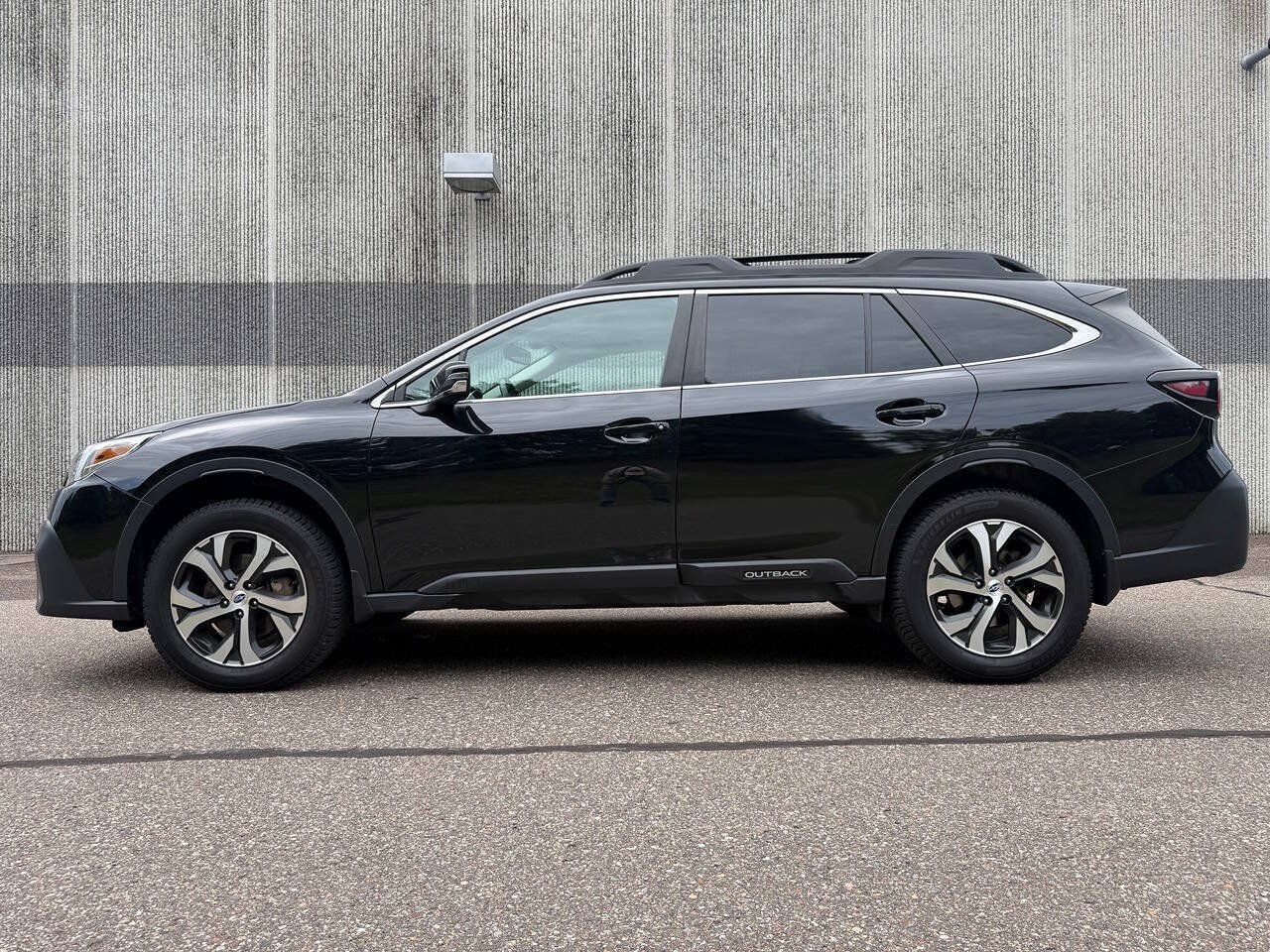 Used 2021 Subaru Outback Limited w/ Popular Package #2 AWD/4WD image 2