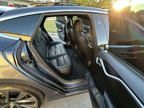 Used 2018 Tesla Model S 100D image 35