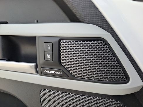 Used 2024 Land Rover Defender 110 S image 36