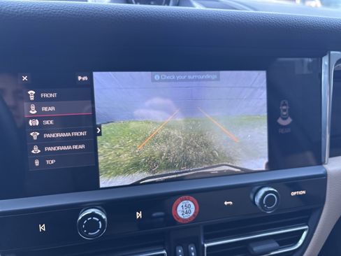 Certified 2025 Porsche Macan image 19