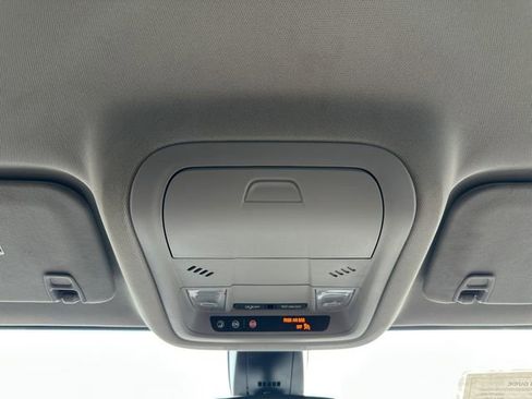 Used 2021 GMC Acadia SLE w/ Driver Convenience Package image 28