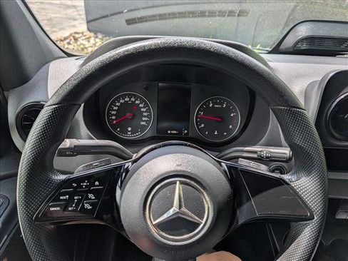 Used 2025 Mercedes-Benz Sprinter 2500 image 31