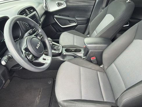 Used 2025 Kia Soul LX w/ LX Technology Package FWD image 28