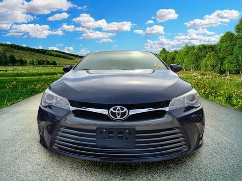 Used 2017 Toyota Camry XLE w/ Moonroof Package FWD image 2