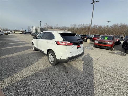 Certified 2022 Ford Edge SEL w/ Convenience Package image 3