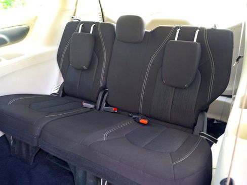 Used 2022 Chrysler Voyager LX FWD image 26