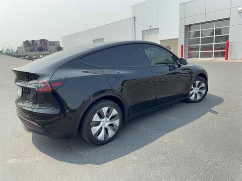 Used 2022 Tesla Model Y Long Range AWD/4WD image 32
