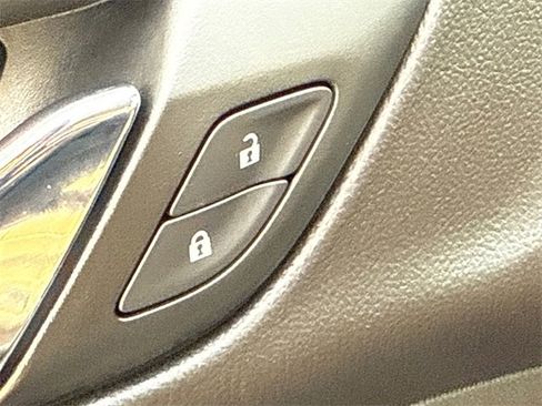 Used 2023 GMC Acadia SLE w/ Driver Convenience Package image 23