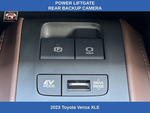 Used 2023 Toyota Venza XLE image 8