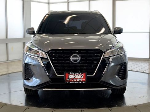 Used 2023 Nissan Kicks SV FWD image 3