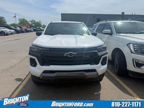Used 2023 Chevrolet Colorado Z71 w/ Z71 Convenience Package 2 AWD/4WD image 2