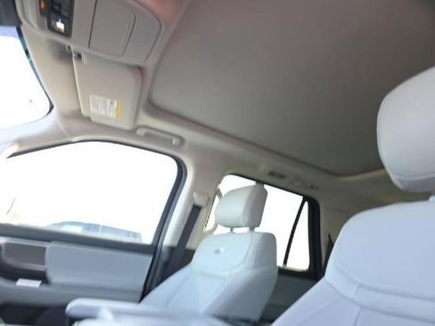 Used 2025 Ford Expedition Platinum image 16