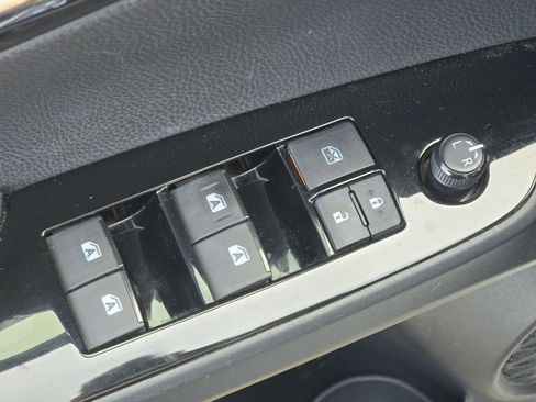 Used 2017 Toyota Prius Two image 21