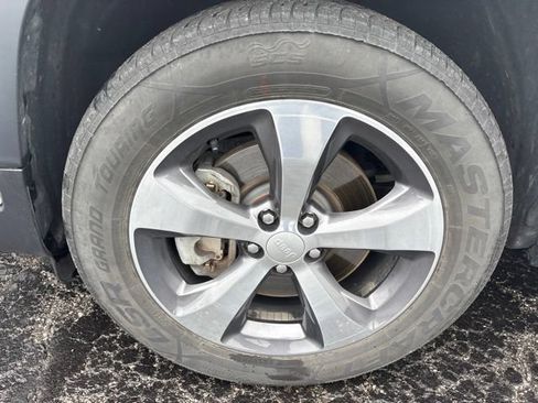 Used 2019 Jeep Cherokee Limited AWD/4WD image 28