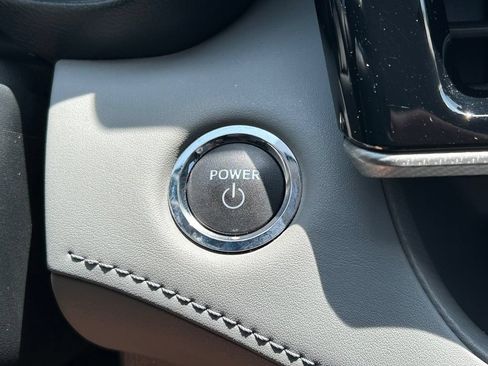 Used 2023 Toyota Highlander Platinum FWD image 32