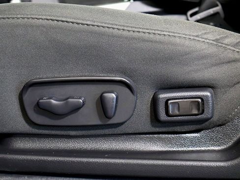 Used 2015 Nissan Titan SV image 24