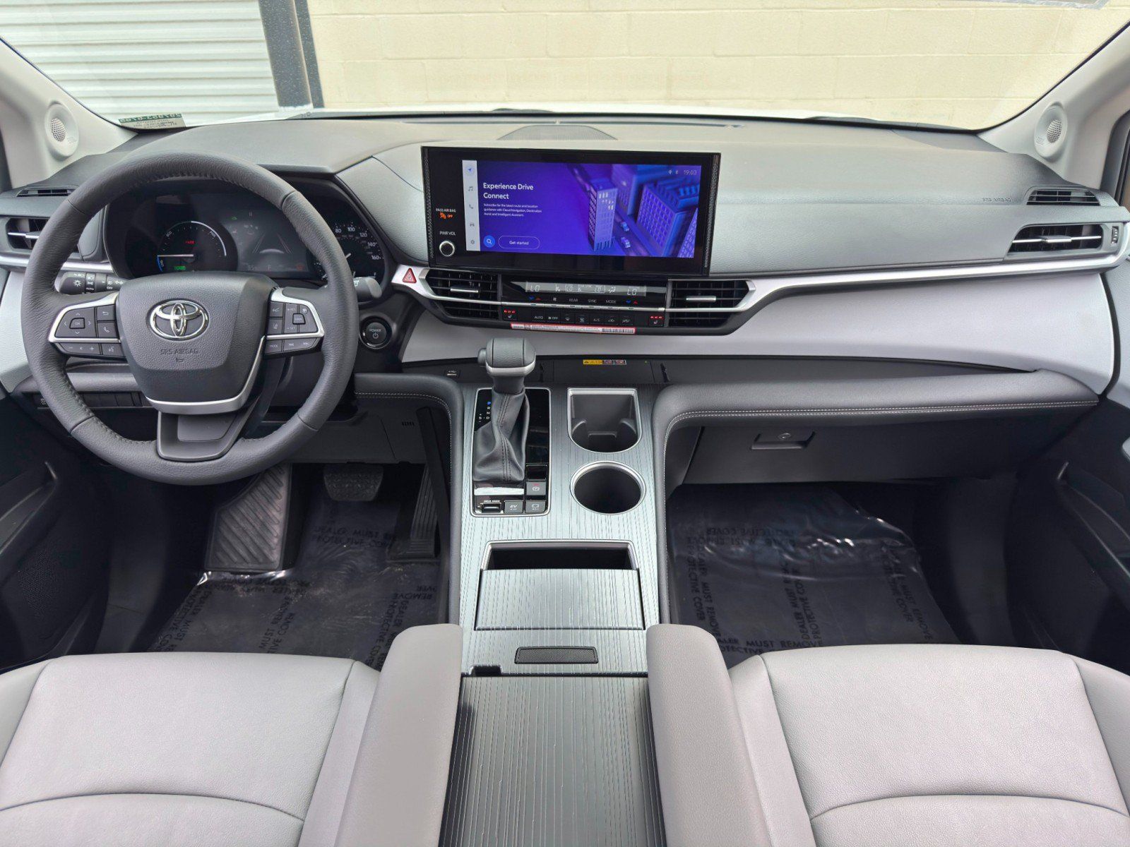 Used 2026 Toyota Sienna XLE FWD image 13