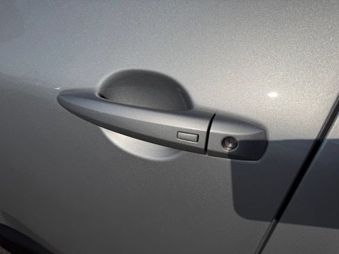 Used 2024 Nissan Rogue SV FWD image 3