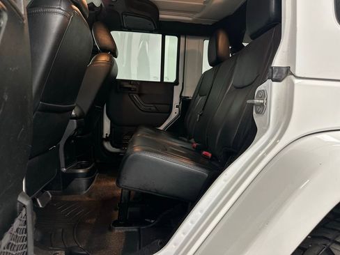 Used 2017 Jeep Wrangler Unlimited Sahara image 16