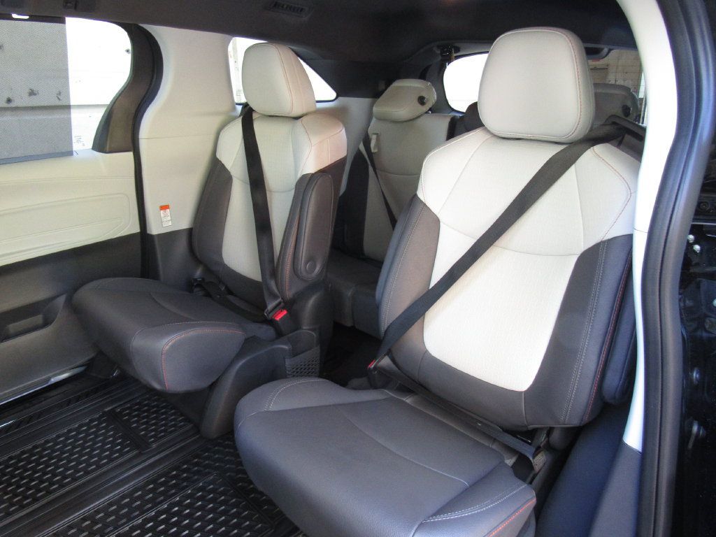 Used 2024 Toyota Sienna XSE AWD/4WD image 17