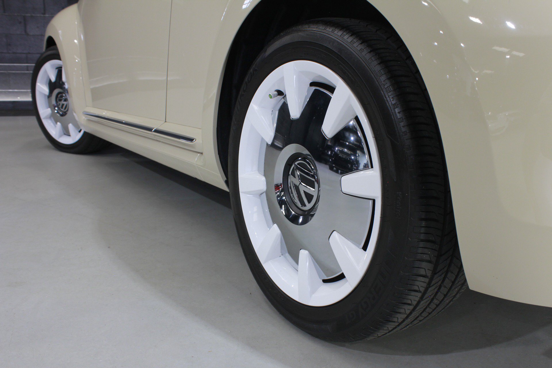 Used 2019 Volkswagen Beetle 2.0T S FWD image 30