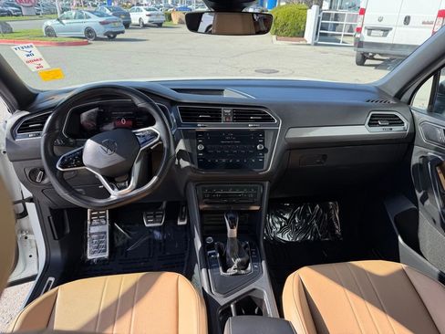 Used 2023 Volkswagen Tiguan SE R-Line image 15