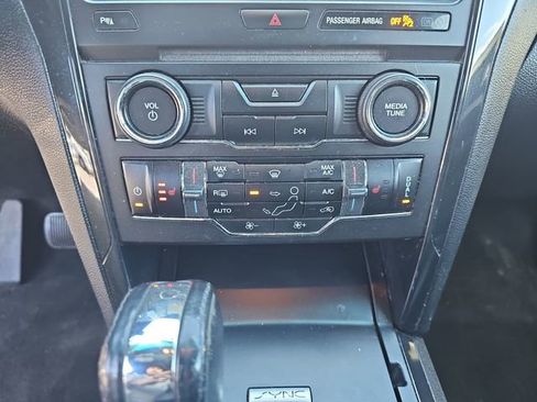 Used 2017 Ford Explorer XLT w/ Equipment Group 202A image 27